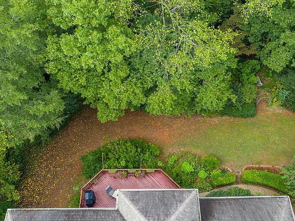 3rd image of 304 Tarrigart Dr