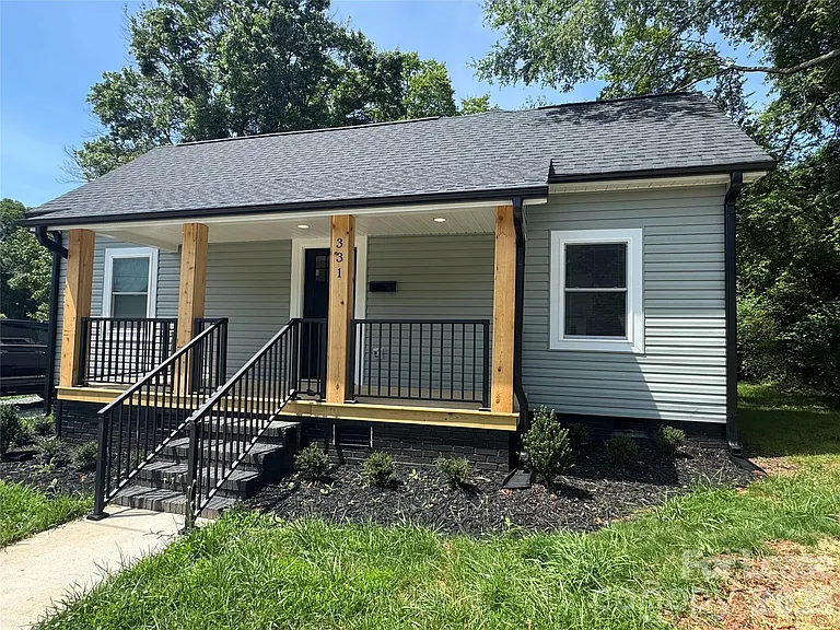 331 E Lowrance Ave — Photo 1