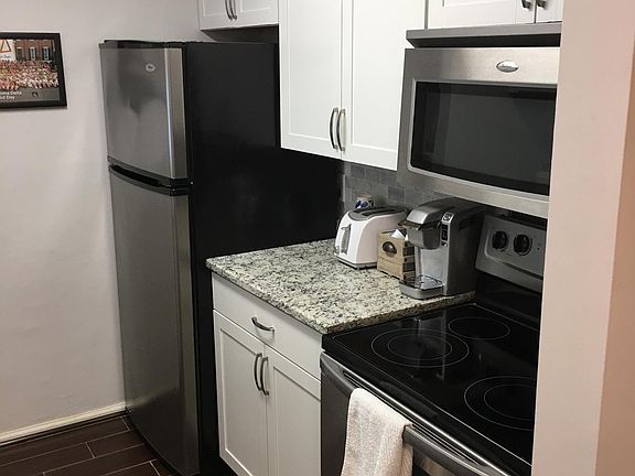 4th image of 708 11th St APT 311