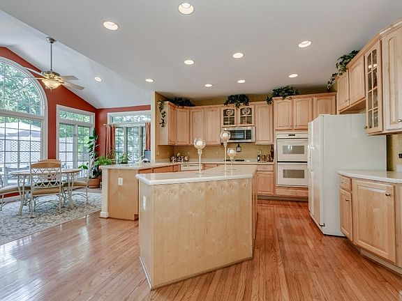 5th image of 9231 Old Beech Ct