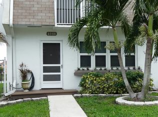 6088 SW 41st St, Davie, FL 33314
