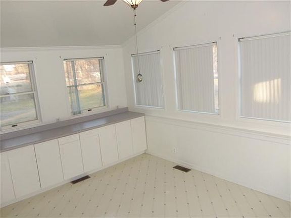 3rd image of 2512 Frances Ave
