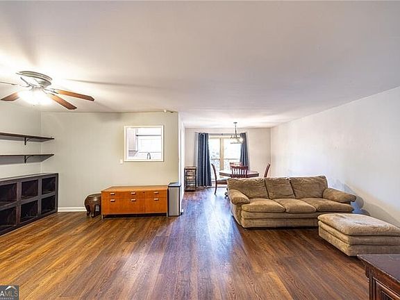 4th image of 1111 Clairemont Ave APT J2