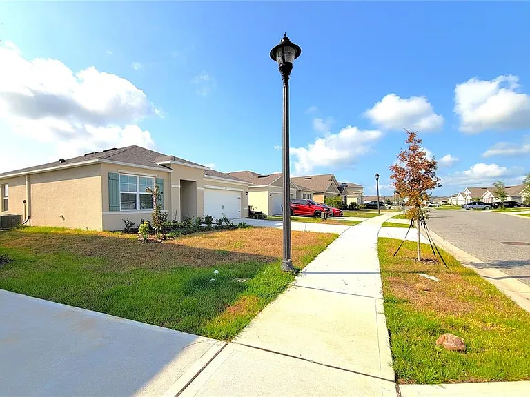 420 Noble Ave — Photo 3