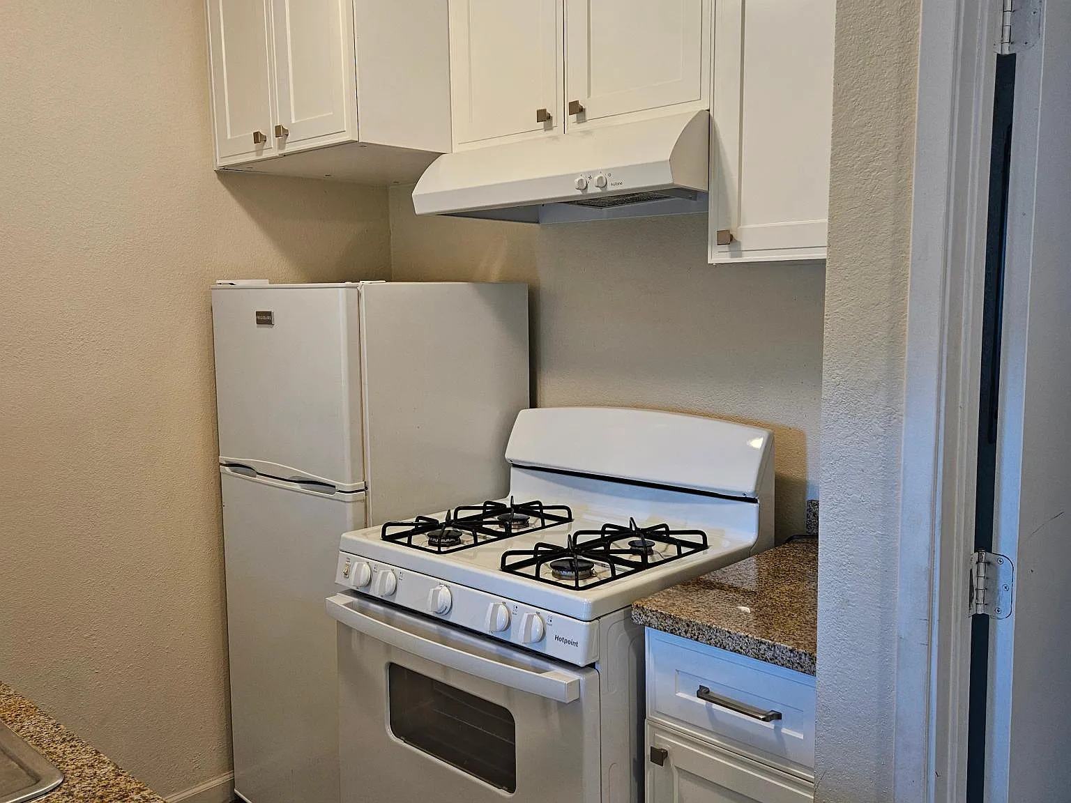 1414 E Oak St — Photo 3
