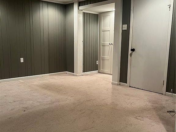 5th image of 2772 S Clark Dr