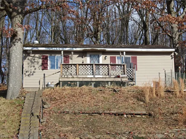 44 Moores Ln, New Cumberland, WV 26047