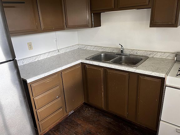 3rd image of 34 N 15th St #5