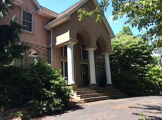 12 Paddock Dr, Lincoln, RI 02865