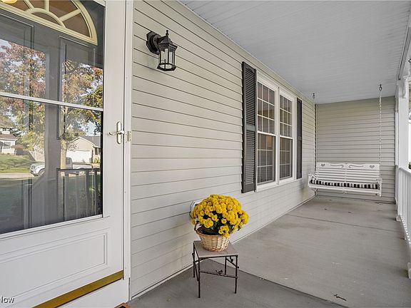 3rd image of 1530 Pilgrim Dr
