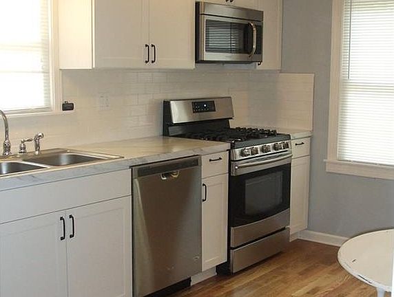 3rd image of 1325 Eastwood Ave