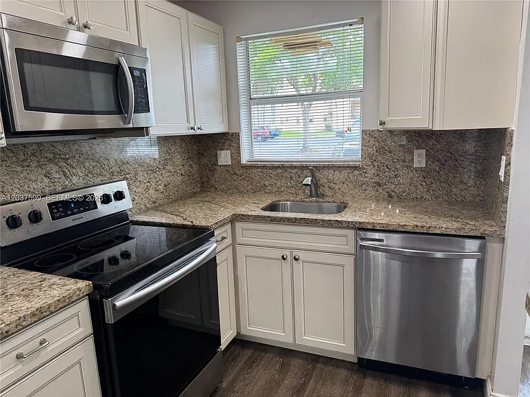 8325 Sunrise Lakes Blvd #103 — Photo 7