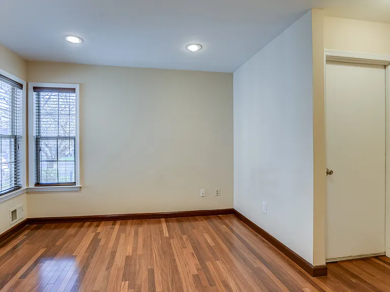 403 Taggert Dr — Photo 8