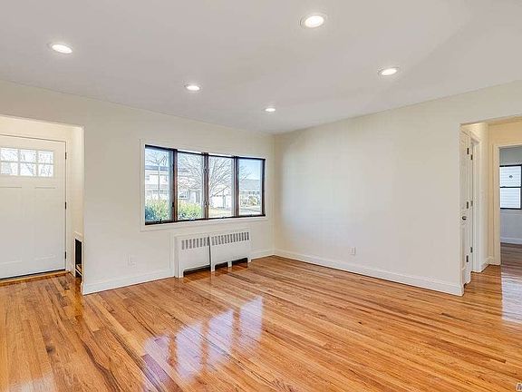 3rd image of 55 Colonial Dr