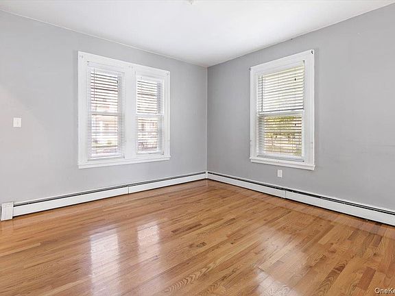 4th image of 13-15 Cherry Ave #13