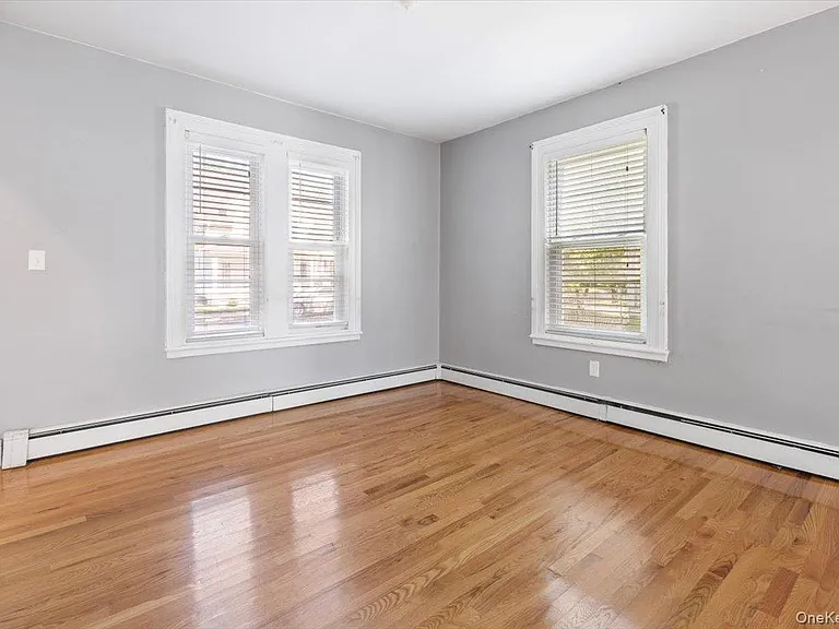 13 Cherry Ave — Photo 4