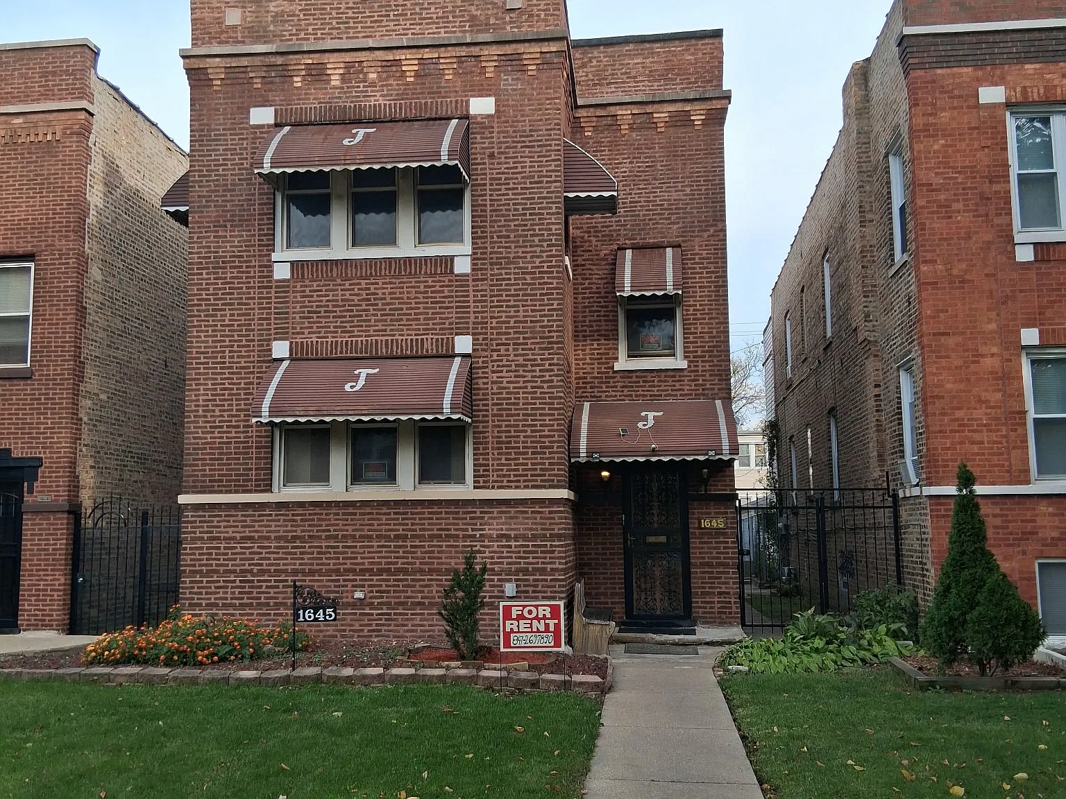 1645 N Mayfield Ave — Photo 1