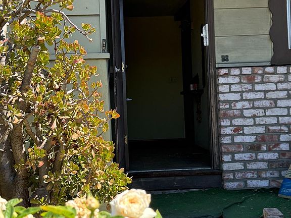 3rd image of 1095 Buchanan Ct