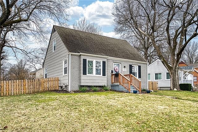 1st image of 115 E Pocahontas Ln