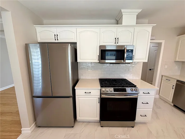 517 Blossom Ln — Photo 5