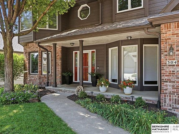 4th image of 304 N 163rd St