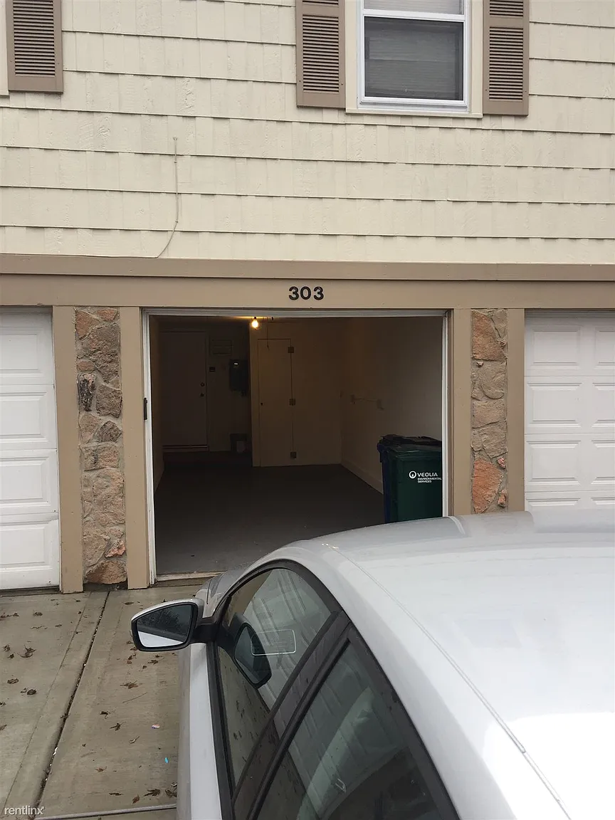 303 Somerset Ln photo 1