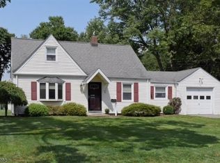59 Village Rd, Pompton Plains, NJ 07444