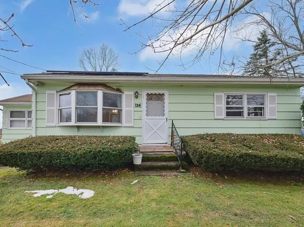 126 South St, Granby, MA 01033