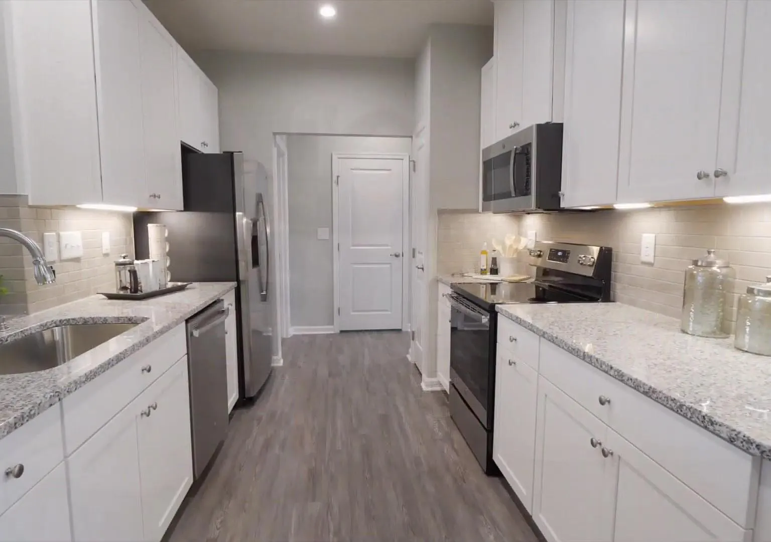 1104 Harkey Creek Dr — Photo 1