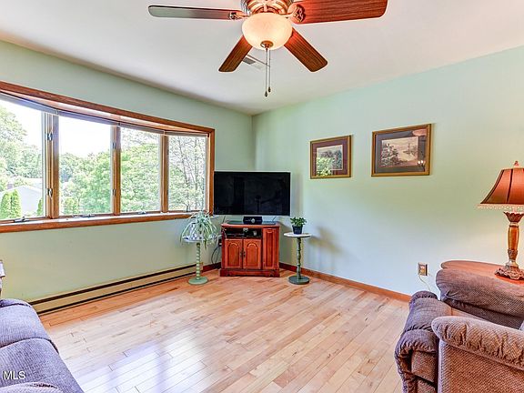 3rd image of 620 Michelle Way