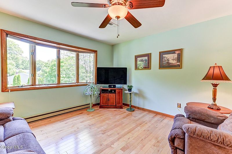 3rd image of 620 Michelle Way