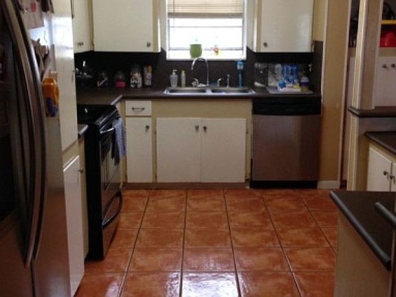 4th image of 228 Carol Ave