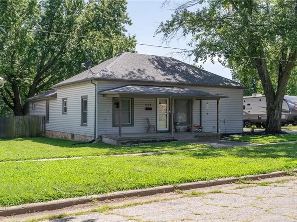 532 E 2nd Ave, Garnett, KS 66032