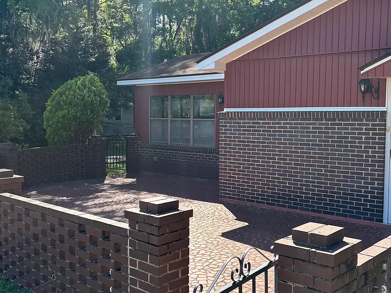 829 Olmstead Dr — Photo 1