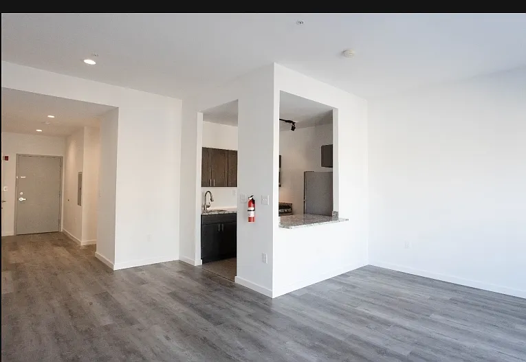100 Evergreen Pl #2E — Photo 8