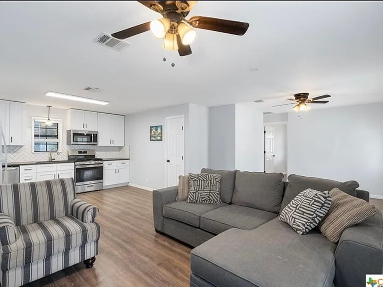 610 Vernon St — Photo 4