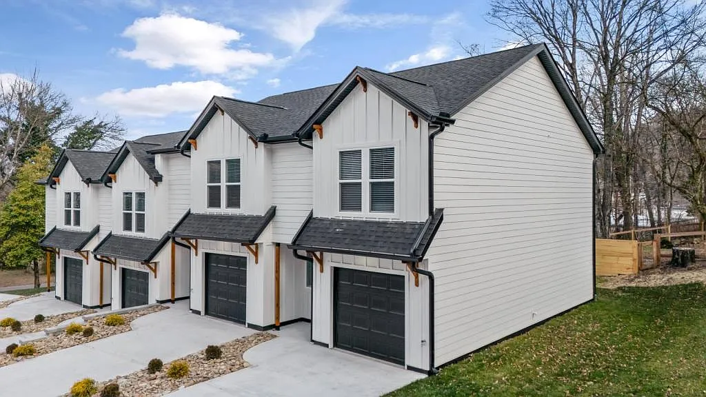 Building Photo - 116 Shipman Dr NE