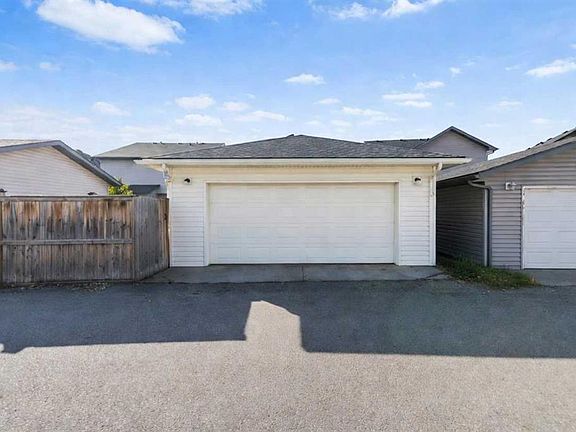 2nd image of 195 E Elgin Rise SE