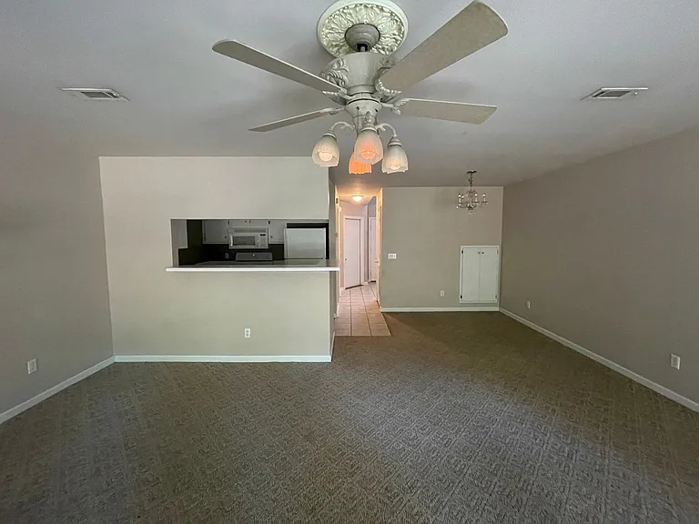 112 Foxchase Ln — Photo 4