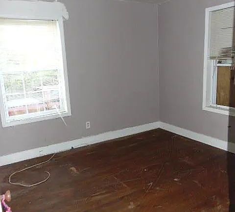 4th image of 2690 Harvey Ave