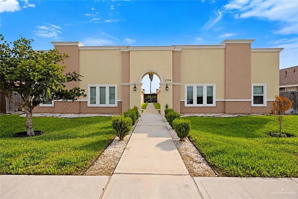 2 bed, 2.0 bath, 3780 sqft, $900 — Photo 1