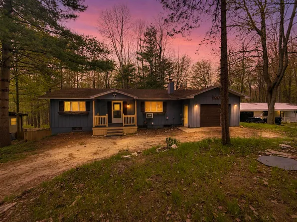 8281 Pine Tree Trl, Stanwood, MI 49346