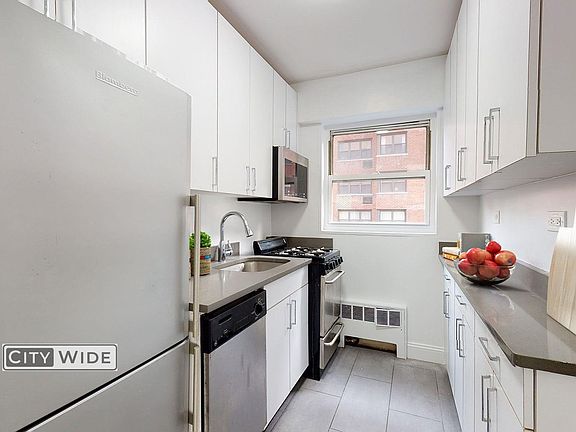 5th image of 145 E 16th St APT 18L