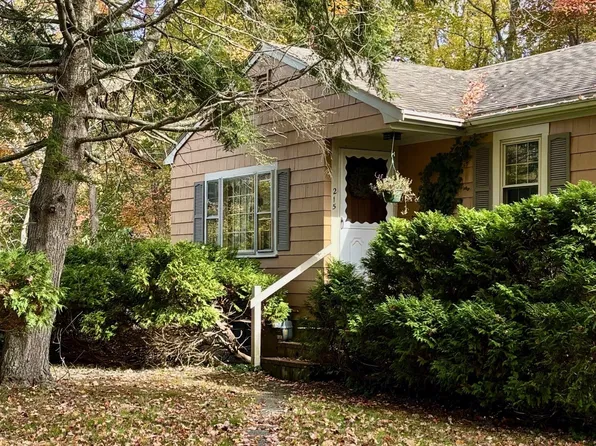 215 Haverhill St, North Reading, MA 01864