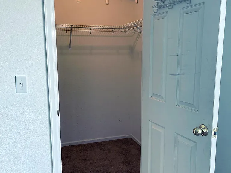 983 Canary Ct — Photo 27