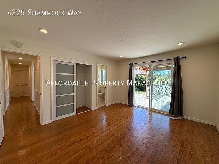 4325 Shamrock Way — Photo 9