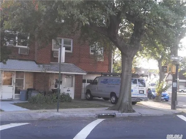 9202 242nd St, Bellerose, NY 11426