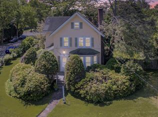 134 Warner Ave, Roslyn Heights, NY 11577