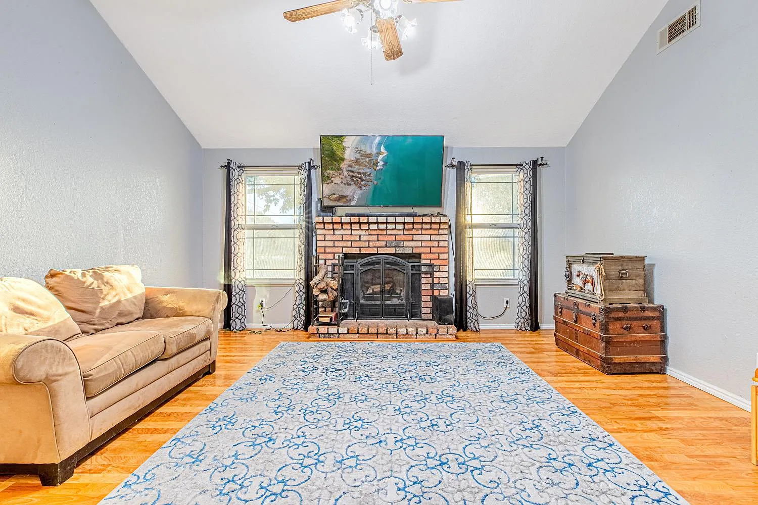 4500 Overland Pl photo 1