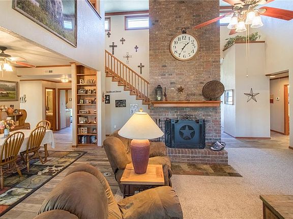 5th image of 8875 Karen Ln
